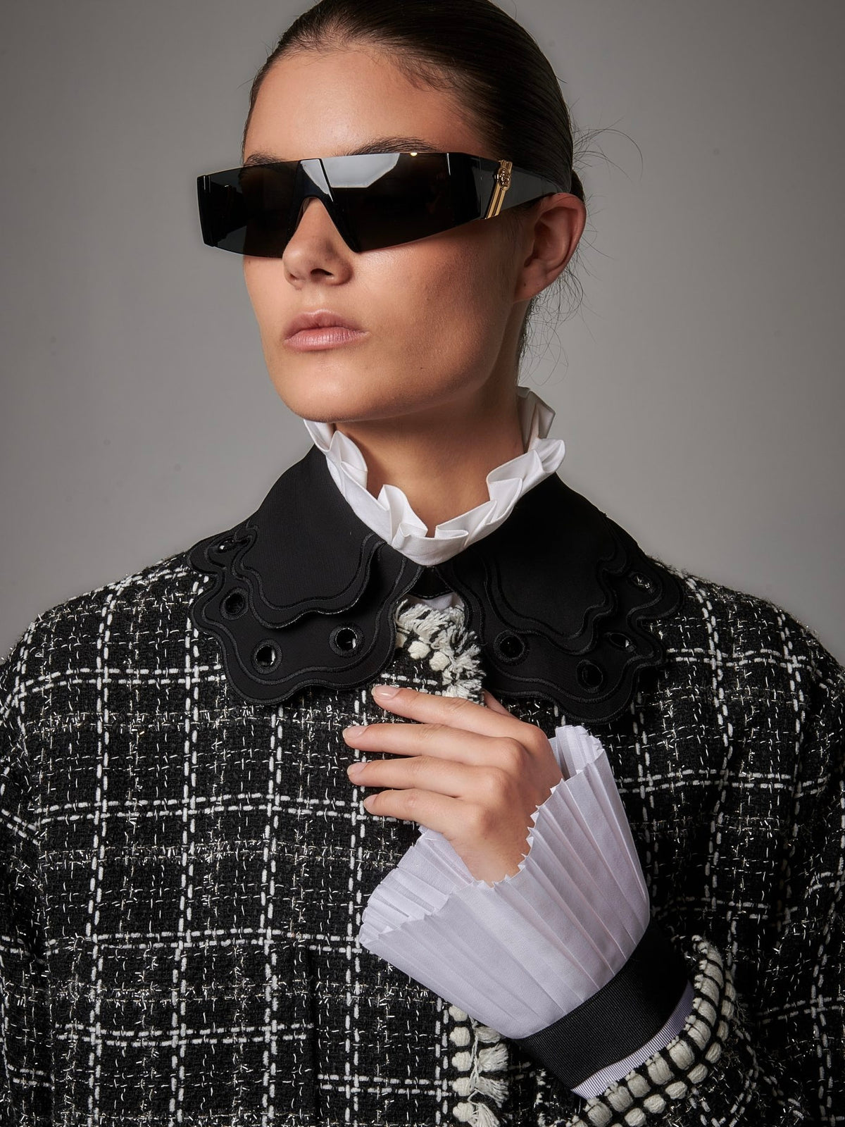 THE MUSE COLLAR